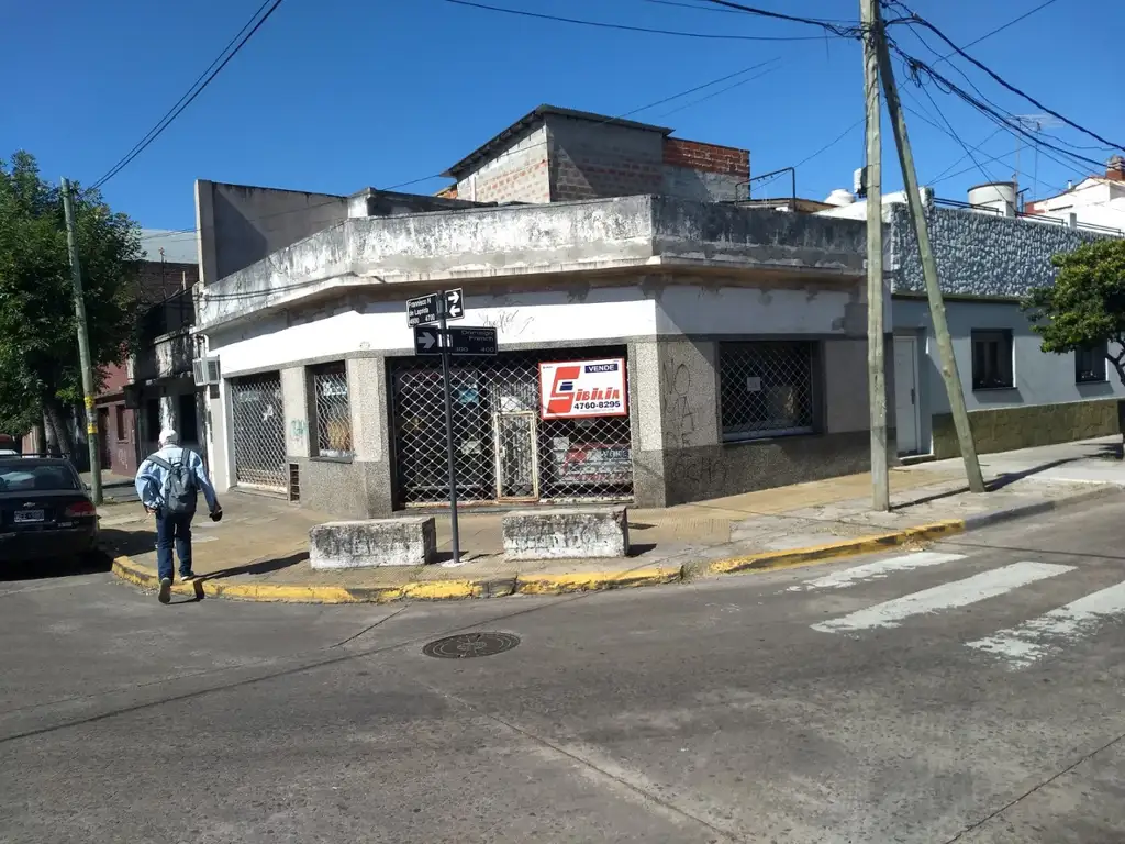 Lote en esquina para refaccion u obra