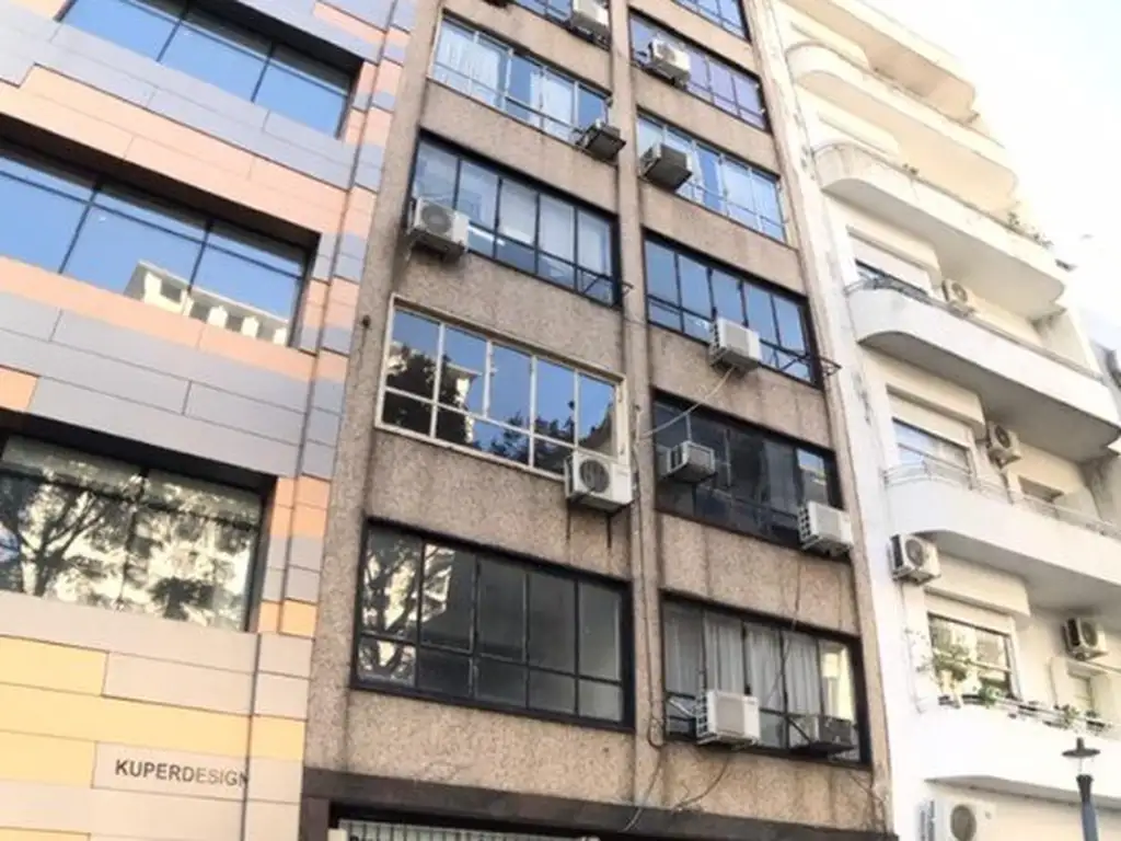 Alsina 833 SIN EXPENSAS oficinas 32m2   baños externos