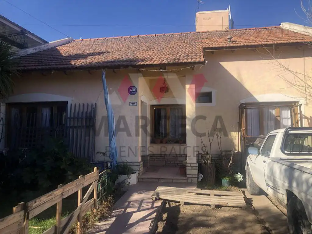 VENTA DE CASA SOBRE CALLE PAMPA IDEAL PARA REFACCIONAR