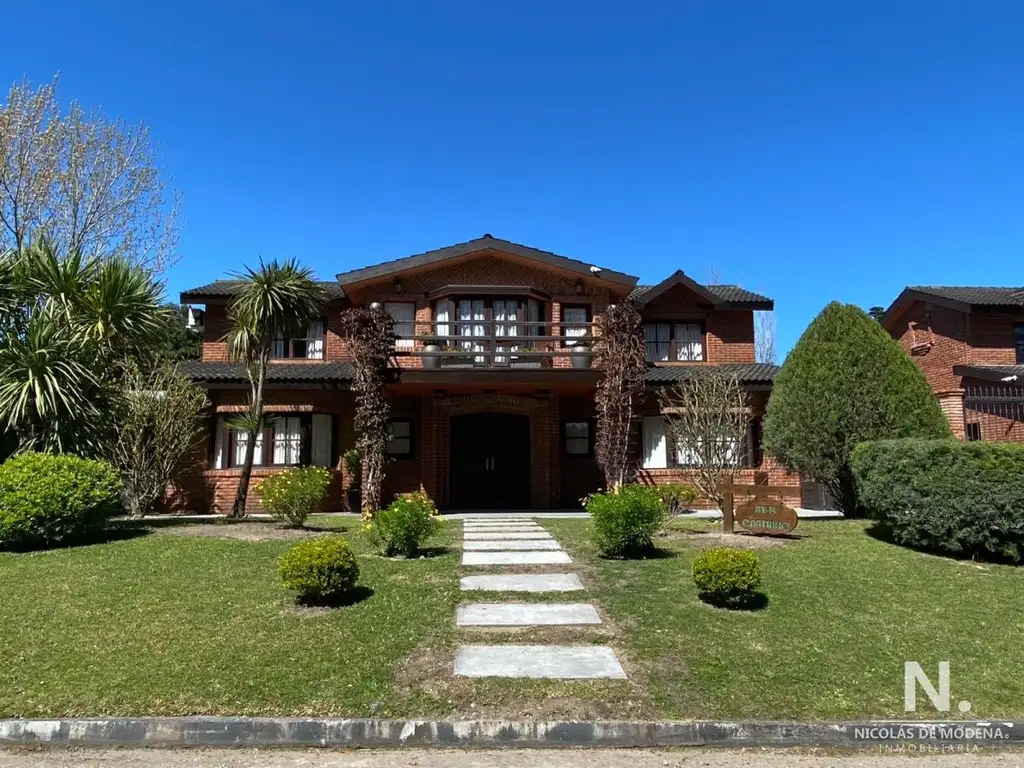 Casa ubicada en zona de paz y tranquilidad.