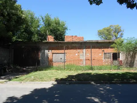 LOTE EN VENTA :: 810m2 :: ASFALTO :: CON GALPON DE 200m2