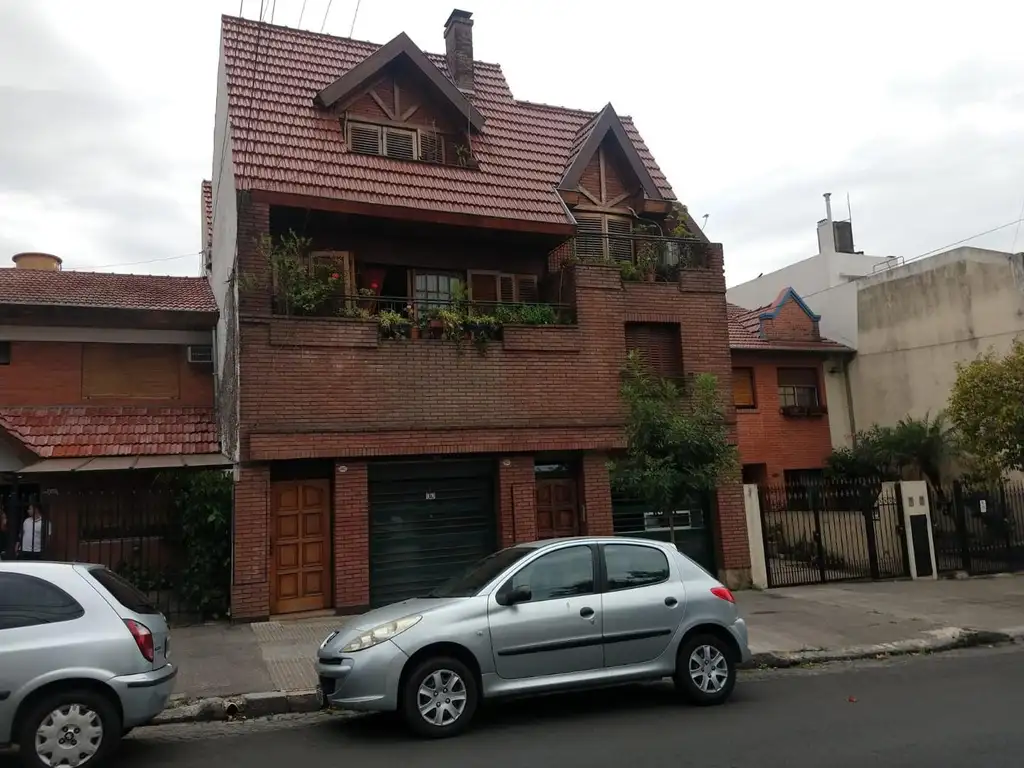 VENTA - TRIPLEX 4 AMB C/COCHERA - MATADEROS