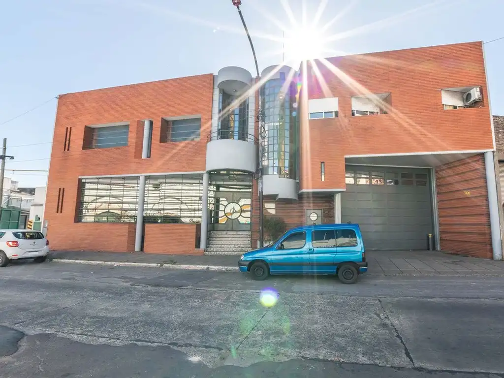 Nave Industrial en Venta en Lanus - Excelente