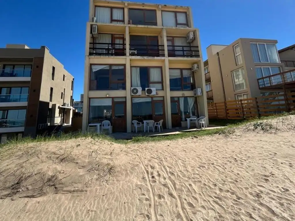 Venta. 6 Duplex de 2 amb. Sobre la playa. Las Gaviotas.