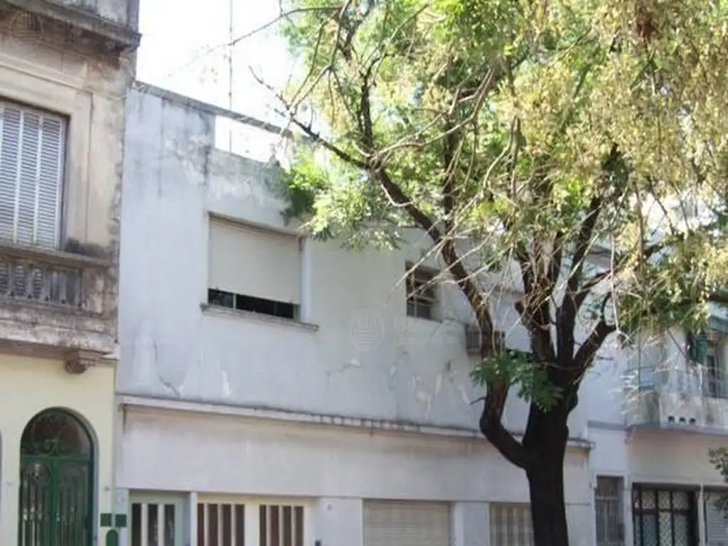 TIPO CASA DE 3 AMBIENTES, CON TERRAZA, ENTRADA INDEPENDIENTE.