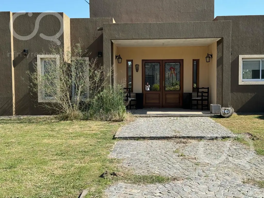 Casa en Barrio Fincas de San Vicente Chacras