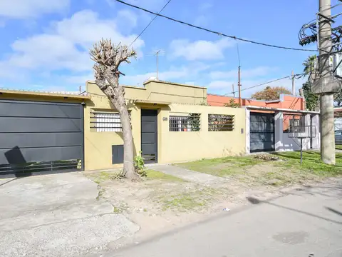 Casa en VENTA  La Plata de 4 dormitorios PERMUTA