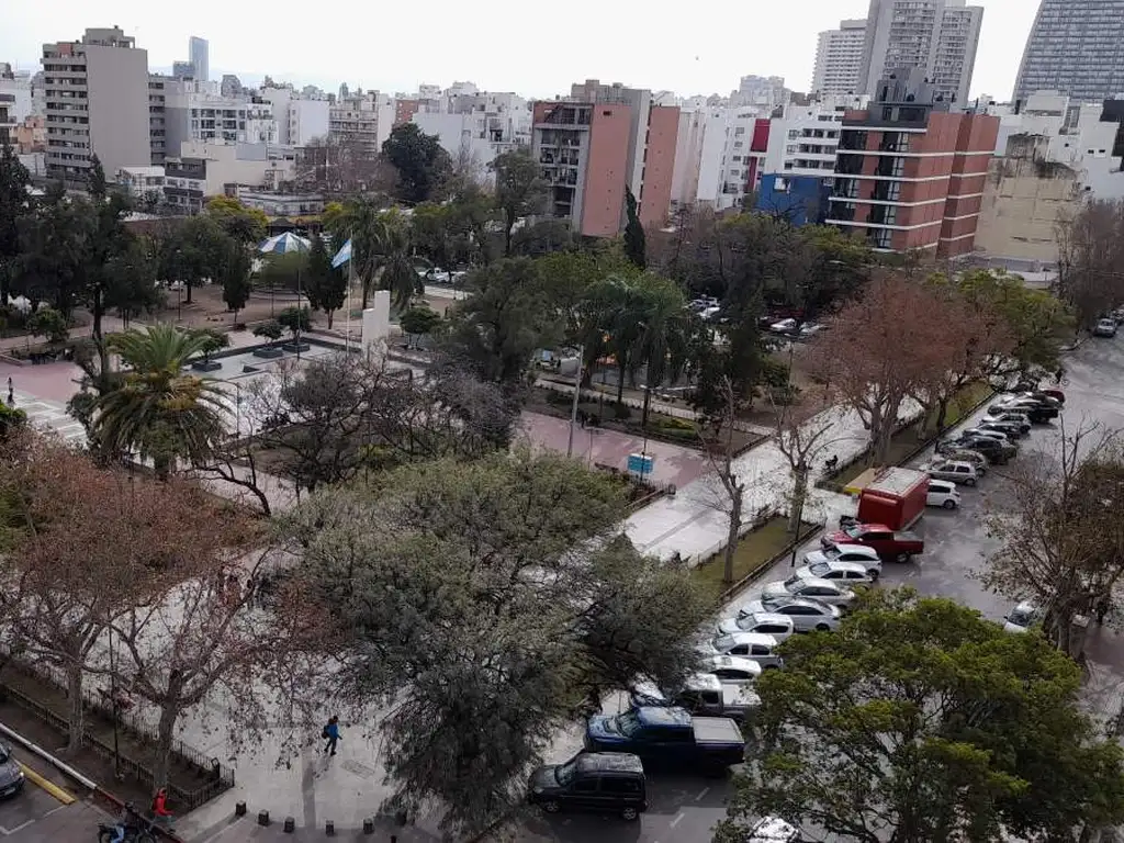 SEMIPISO FRENTE PLAZA B GRAL PAZ COCHERA