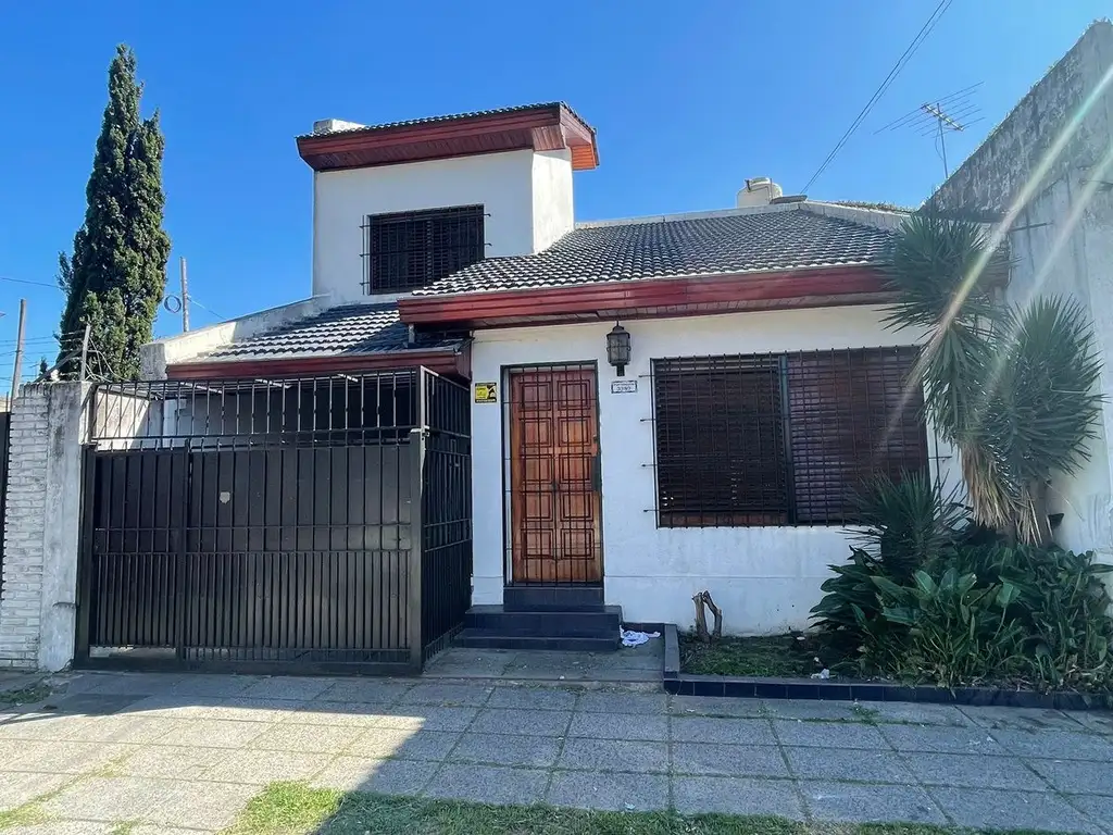 Venta Casa 6 ambientes con Pileta