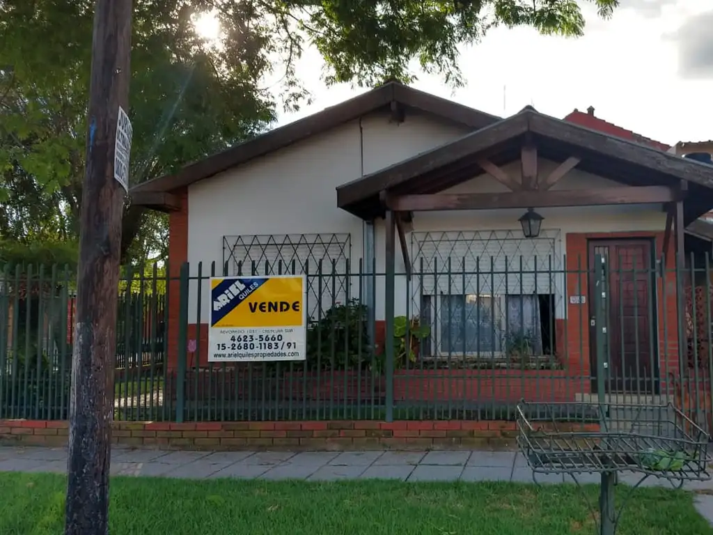 Casa Chalet 3 Ambientes en Venta - Castelar Sur