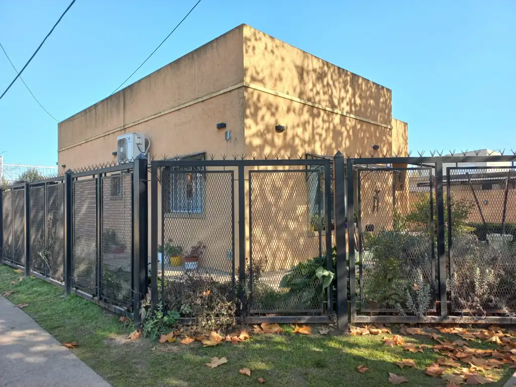 VENTA DE HERMOSA CASA CON 3 BAÑOS!