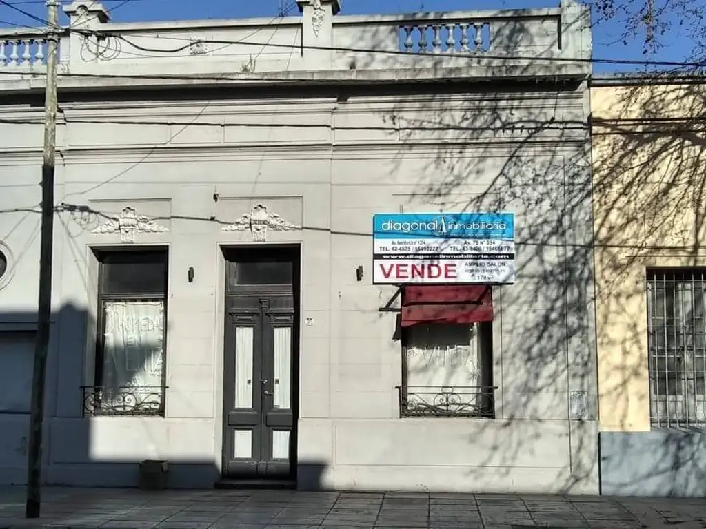 Salón Comercial - Centro de la Ciudad de Necochea - Renta Fija Asegurada!