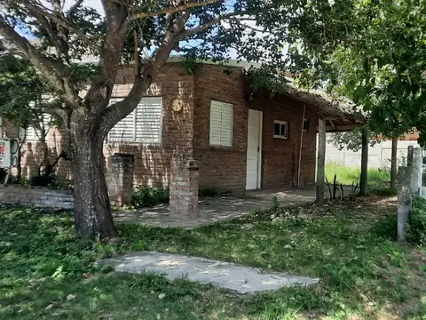 VENDO CASA PROXIMA A RUTA 1 Y PLAZA COMBATIENTE DE MALVINA