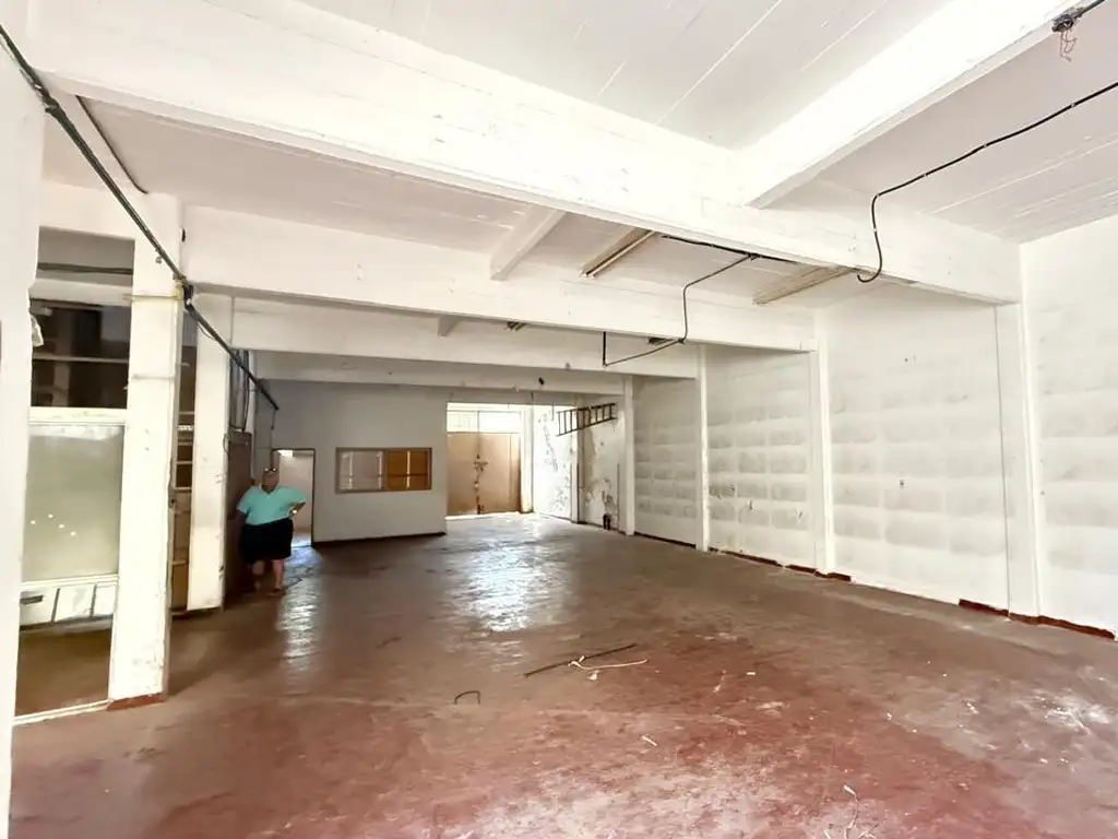 Depósito de 830 m2, Barrio Monte Castro Caba