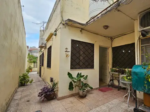 APTA CREDITO – Casa de 3 ambientes interna con patio y terraza