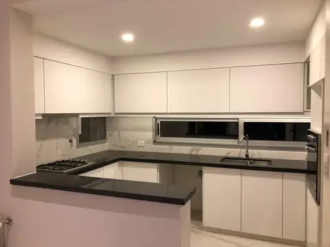 Casa en Venta - 4 ambientes - USD 440.000