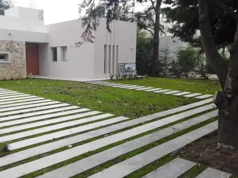 Casa en Venta en Club Miralagos - 4 ambientes