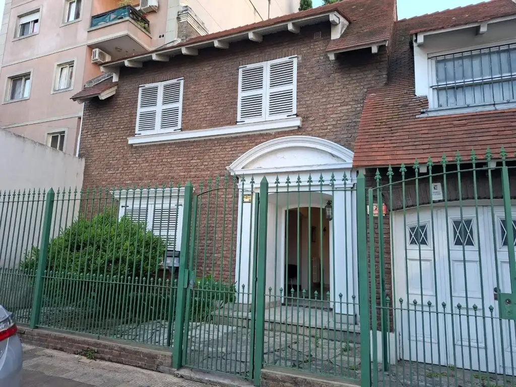 VENTA CASA 5 AMB. CON PILETA - LANUS ESTE