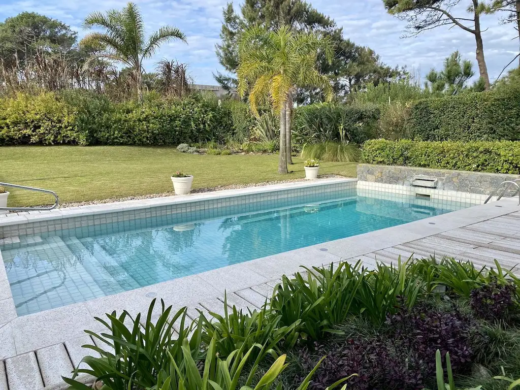 Casa de 3 dormitorios en suite en Rincón del Indio