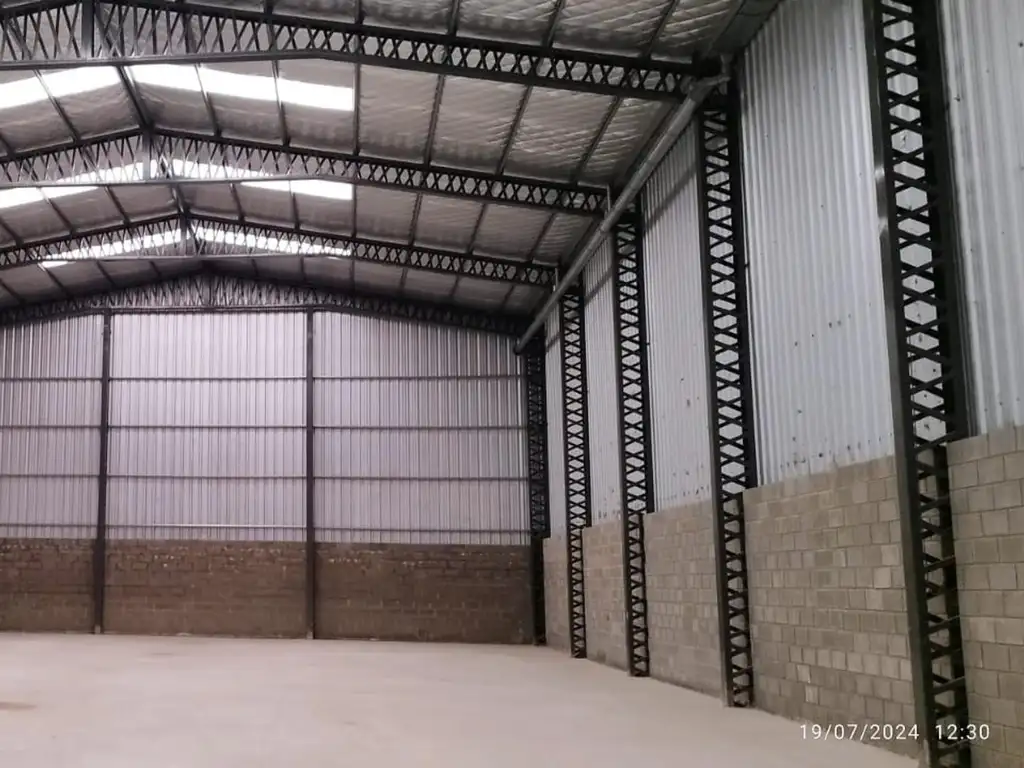 Venta: galpón 1.300m2 en Parque Industrial Franco del Oeste