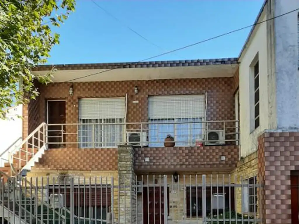 VENTA - CASA PH AL FRENTE DE 5 AMBIENTES EN VENTA - HAEDO NORTE