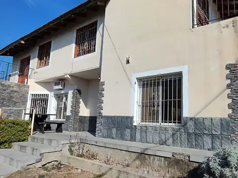 VENTA CASA SAN ANTONIO 3 DORM CON 2 DPTO PILETA