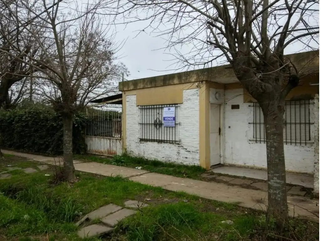 Casa a reciclar en Cassaux y Barlaro, Barrio Las Campanas.