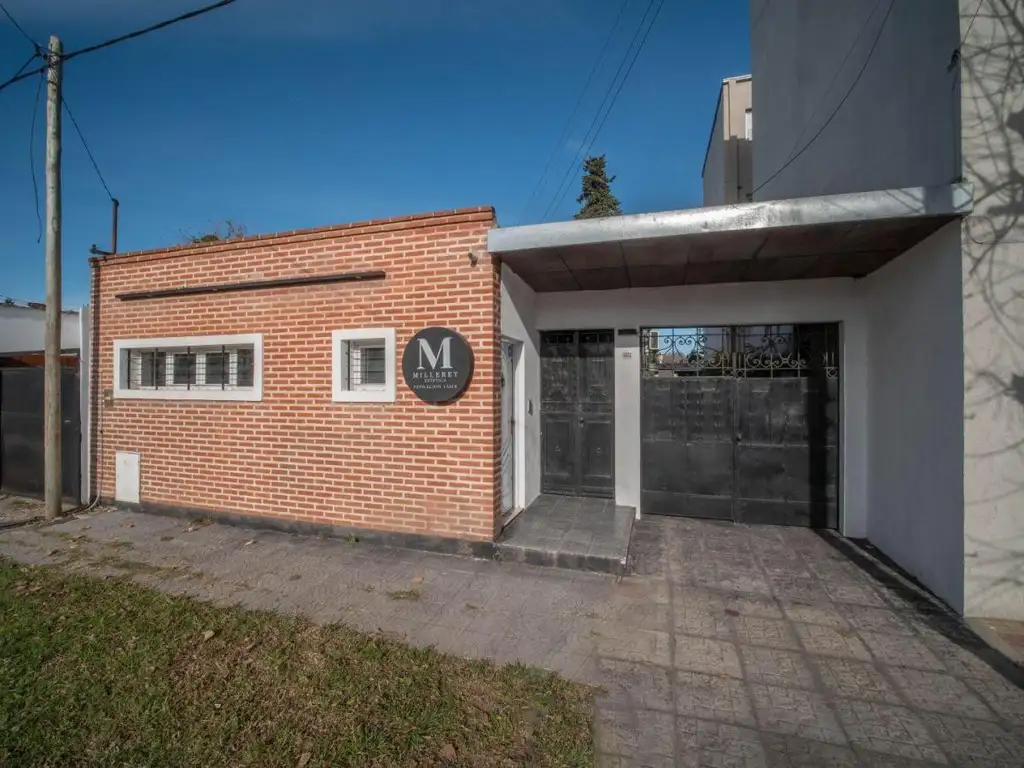 Casa en venta - 3 Dormitorios 2 Baños - Cocheras - 500mts2 - La Plata