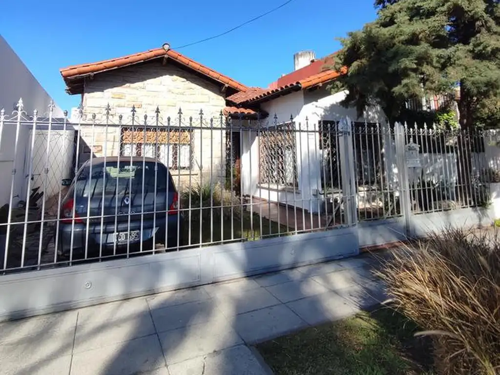 CASA VENTA HAEDO BARRIO GUEMES 3 AMBIENTES