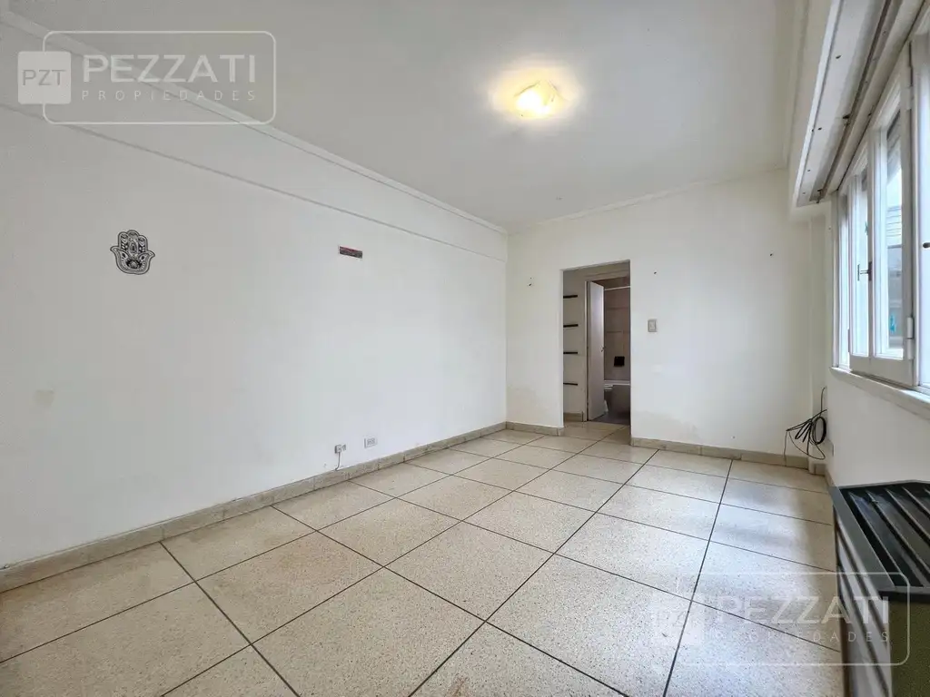 Departamento en  venta de 2 amb. Zona Chauvin. 1º piso por escalera, Impecable