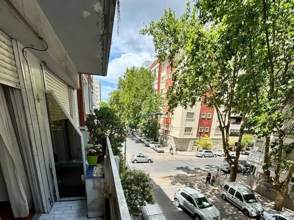 2 AMB CON BALCON A LA CALLE