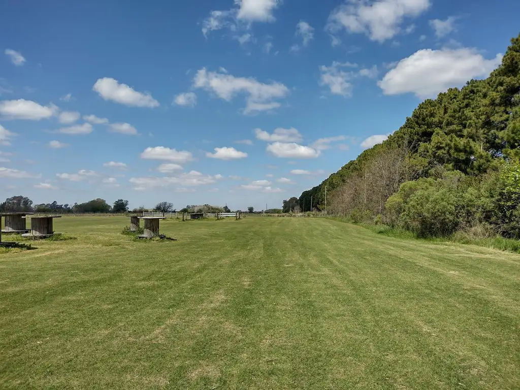 Campo en venta zona Polo, Pilar, con 2 canchas de polo y varias mejoras