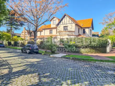 Venta Casa Estilo Inglés en Barrio Parque Aguirre, Acassuso, San Isidro.