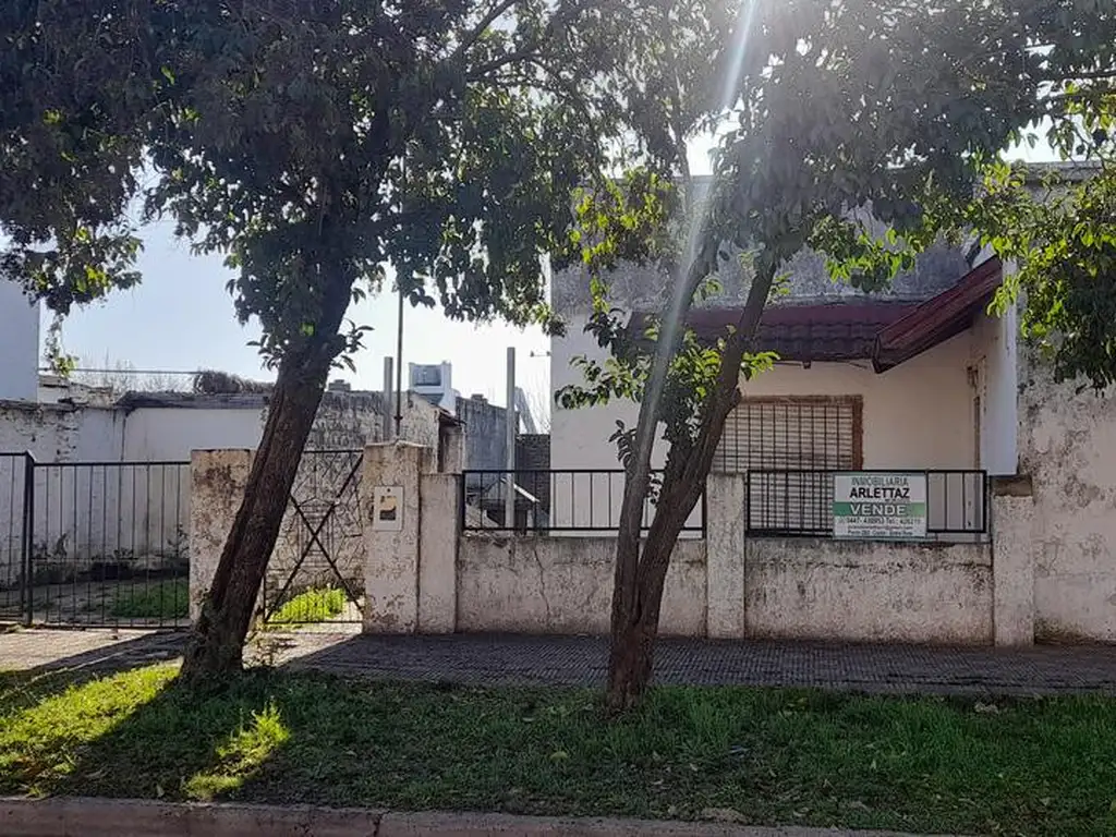 Casa, ubicada en 9 de Julio entre Alberdi y Paso de los Andes- Colón, Entre Ríos