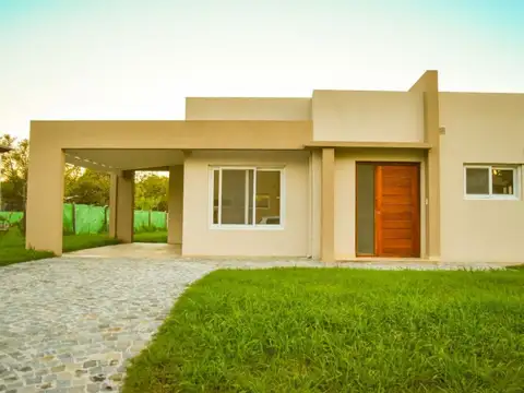 CASA EN VENTA 3 AMBIENTES EN FINCAS DE HUDSON - Foto 0