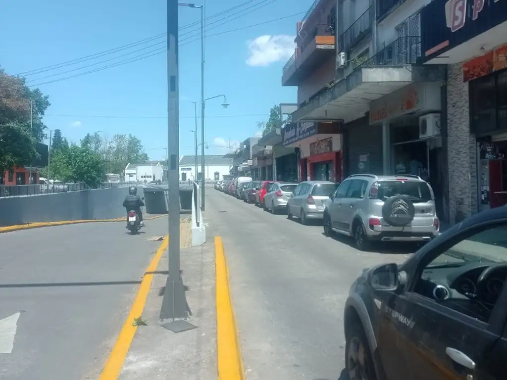 UN DEPARTAMENTO SOBRE  AVENIDA DE MAYO ( ESCUCHA OFERTA )