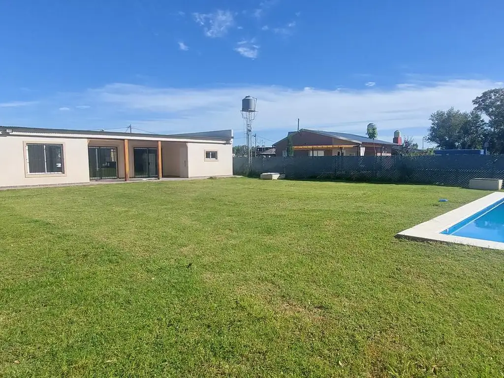 Casa de 4 amb. a la venta con pileta en Los Campitos - Cañuelas