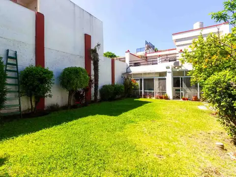 VENTA Casa 6 ambientes con gran jardín Villa Real