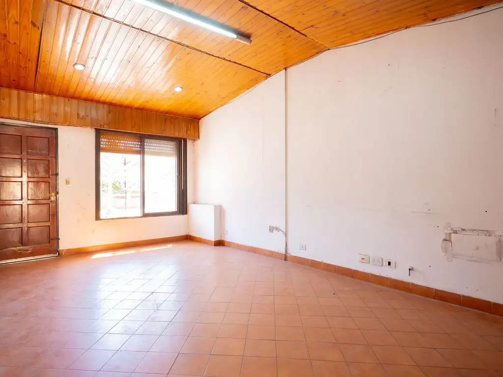 Venta Casa 4 Amb. lote propio con Cochera, Caseros