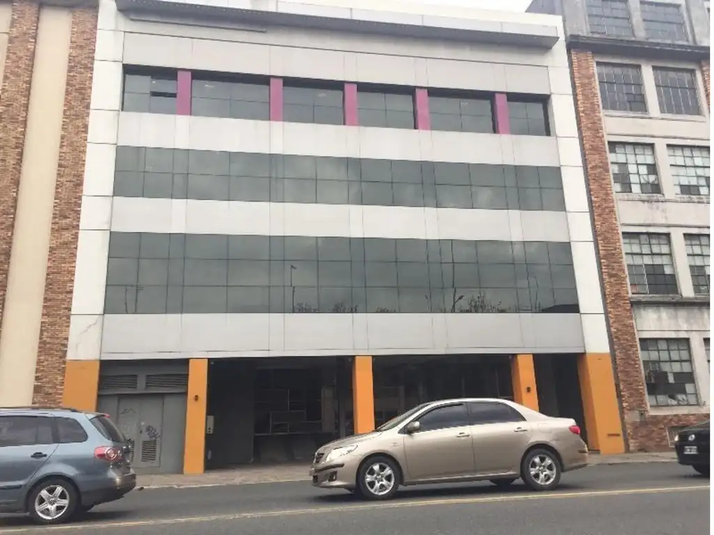 Excelente edificio en block con renta de 2443 m2 Av. Ing. Hu