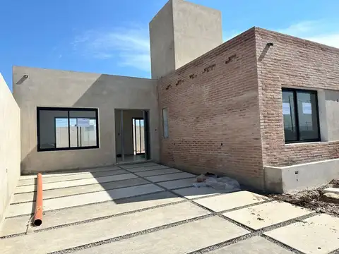 CASA EN VENTA QUEBRADAS DE MANANTIALES DOS DORMITORIOS