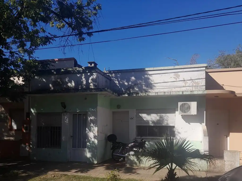 CASA a la VENTA: ubicada en 9 de Julio 23, entre 12 de Abril y San Martin - Colón, Entre Ríos