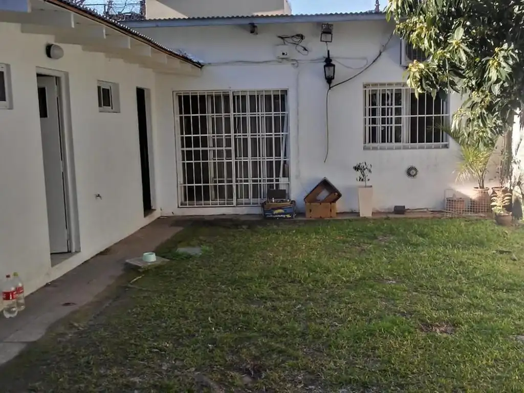 CASA CON LOCALEN VENTA