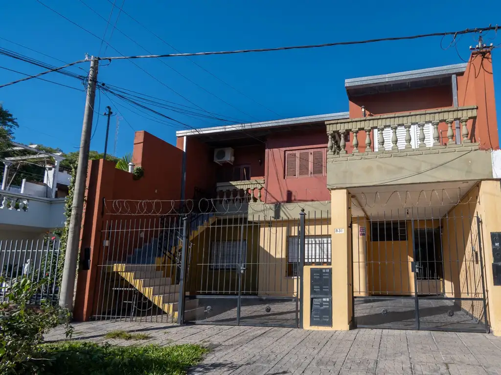 VENTA CASA EN PLANTA ALTA Y 3 DPTOS EN GUADALUPE