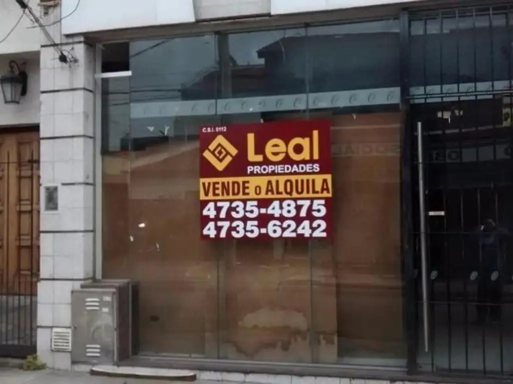 LOCAL EN DOS PLANTAS SOBRE PARANA A 10 mts de AV. FLEMING