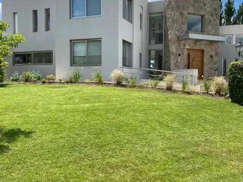 CAMPO GRANDE. Excelente casa en Campo Grande sobre el golf. - Foto 0