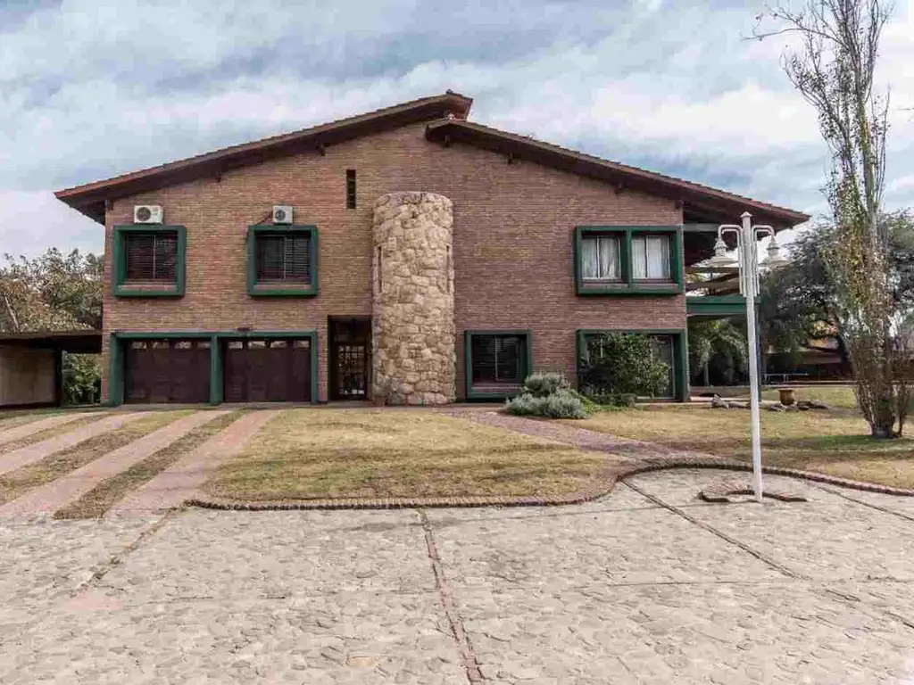 IMPONENTE Casa en COUNTRY ESTANCIA EL MOLINO