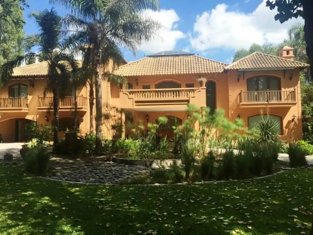 Venta Casa 17 años 6 dormitorios, 4 cocheras, 1000m2, Highland Park Cc