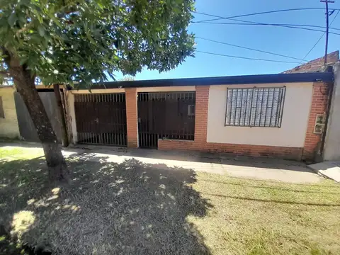 Casa en Venta! a mts. de Av. Islas Malvinas