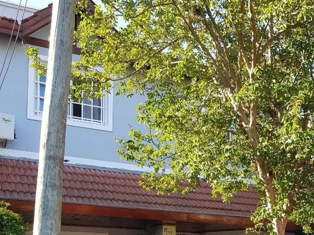 BARRIO MALVINAS  EXCELENTE CHALET PROX PANAMERICANA